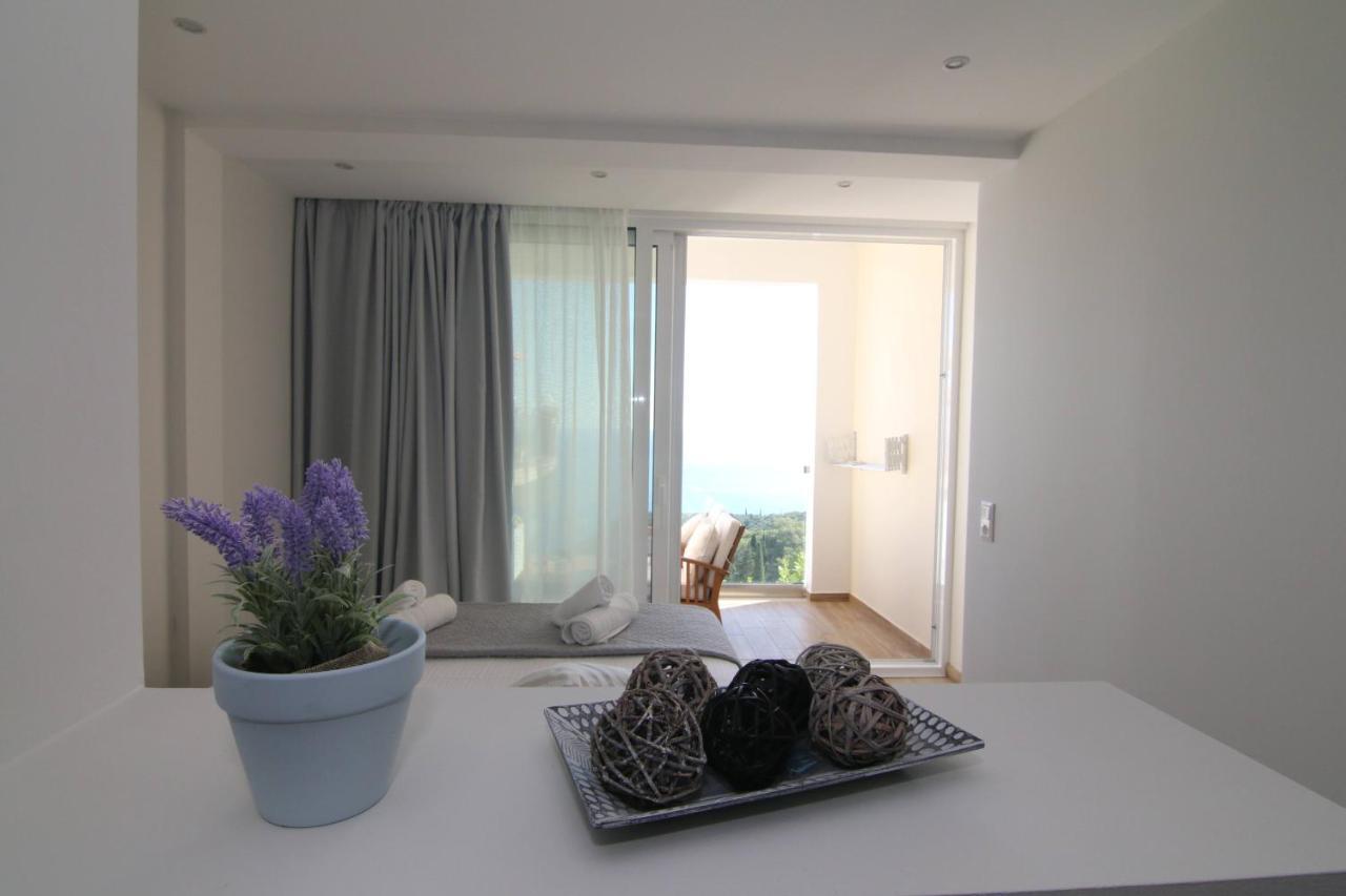 Lakones Deluxe Suites Extérieur photo
