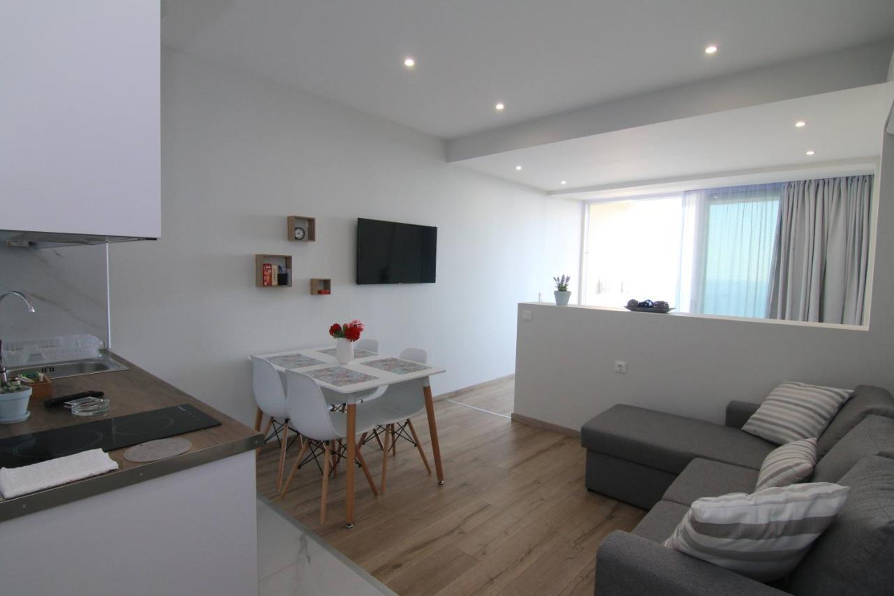 Lakones Deluxe Suites Extérieur photo