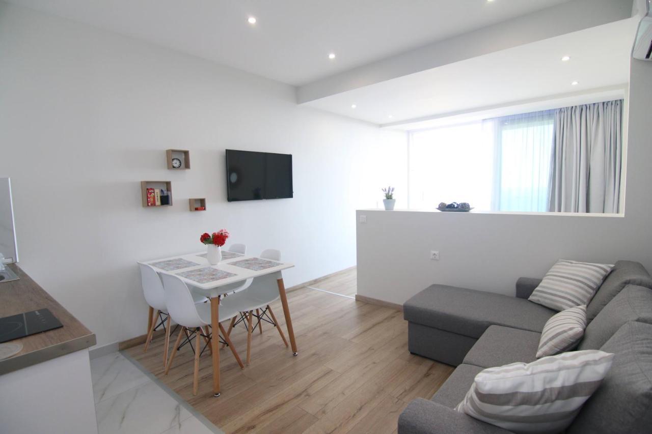 Lakones Deluxe Suites Extérieur photo