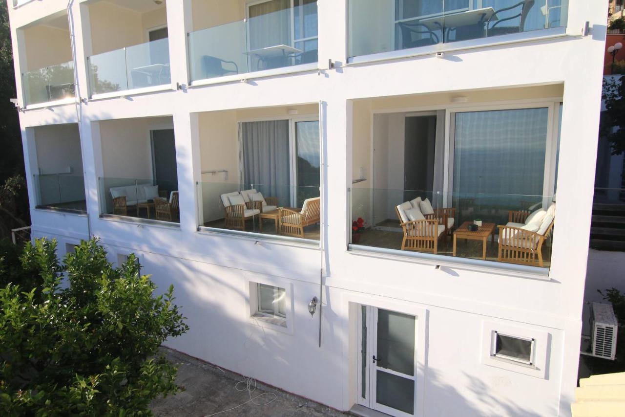 Lakones Deluxe Suites Extérieur photo