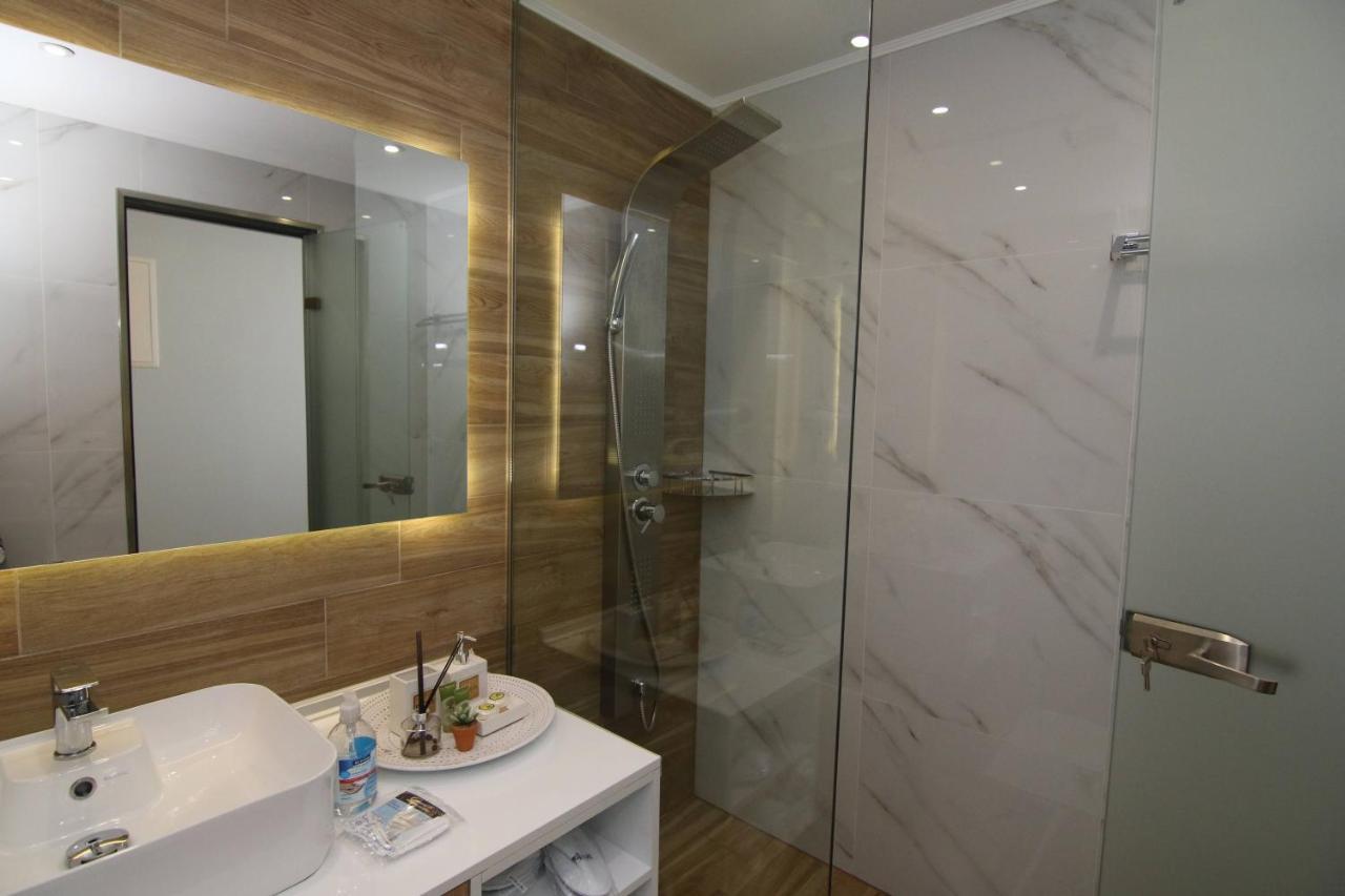 Lakones Deluxe Suites Extérieur photo